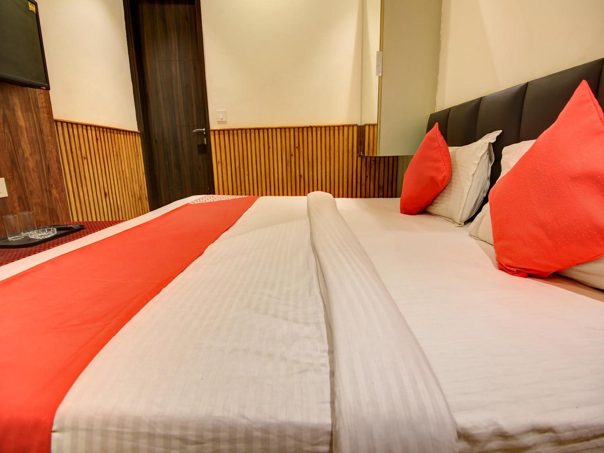 Hotel O Shri Sai Delhi  Exteriör bild