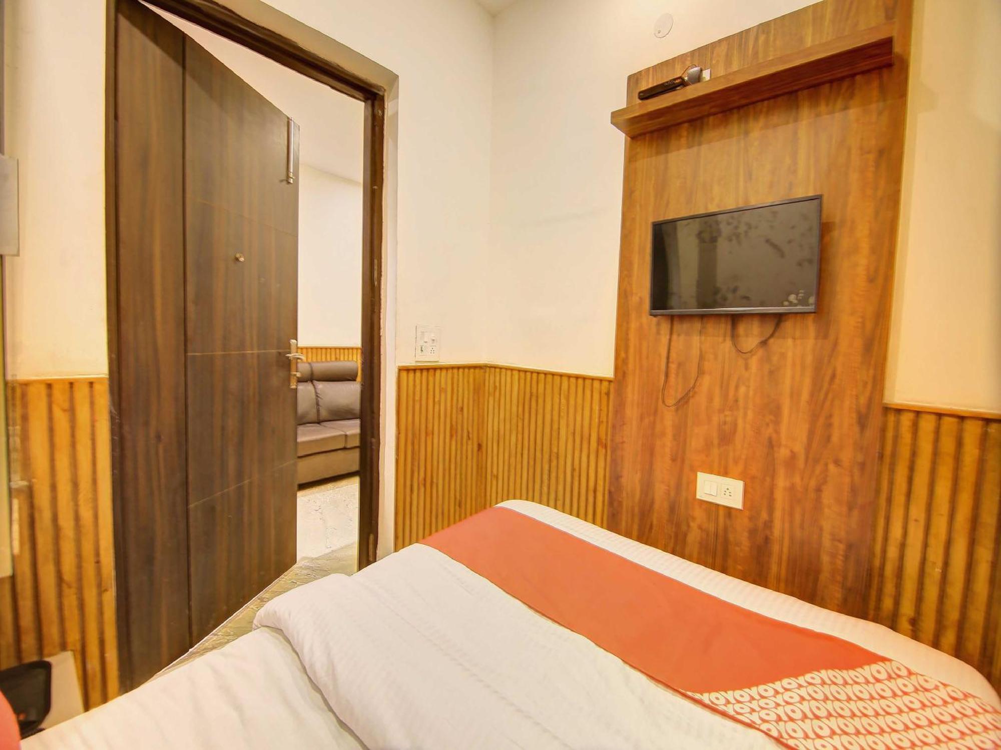 Hotel O Shri Sai Delhi  Exteriör bild